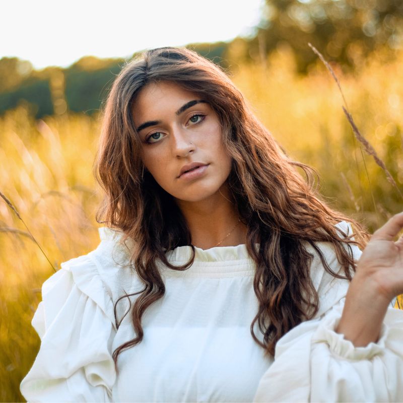 19 Easy Low-Maintenance Haircuts for Wavy, Frizzy Hair