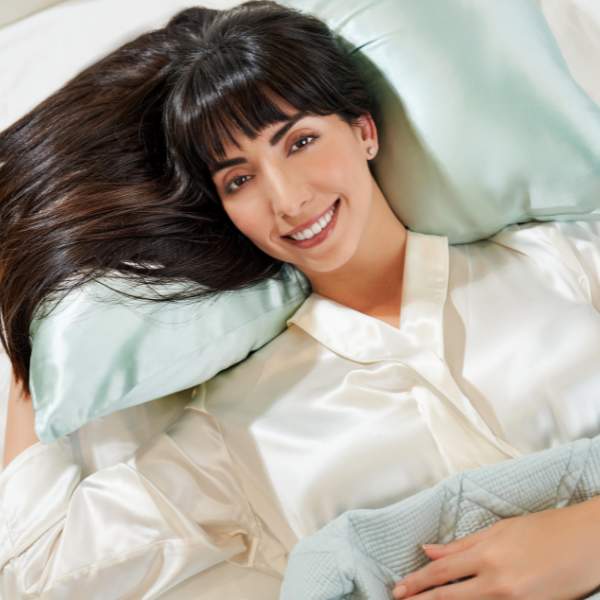 silk pillowcase absorbing moisture and cooling
