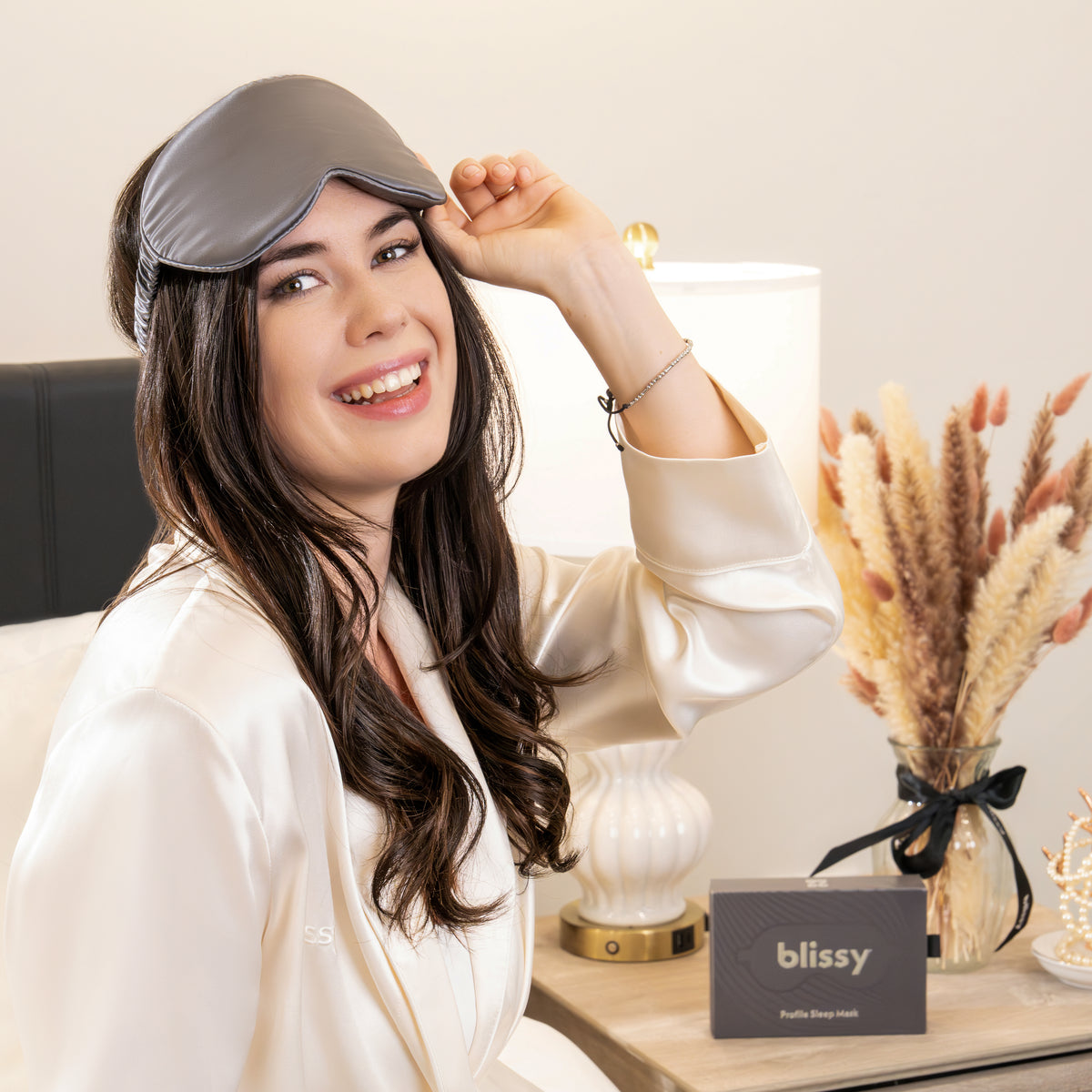 Blissy Grey Sleep Mask Lifestyle – Mulberry Silk