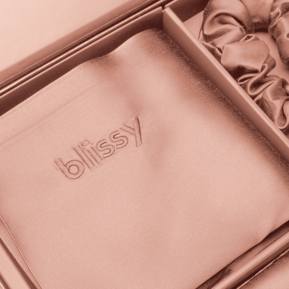 Blissy King Rose Gold Blissy Dream Set Lifestyle – Mulberry Silk