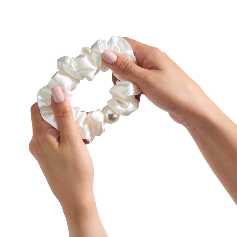 Blissy White Silk Blissy Pearl Scrunchies Detail –
