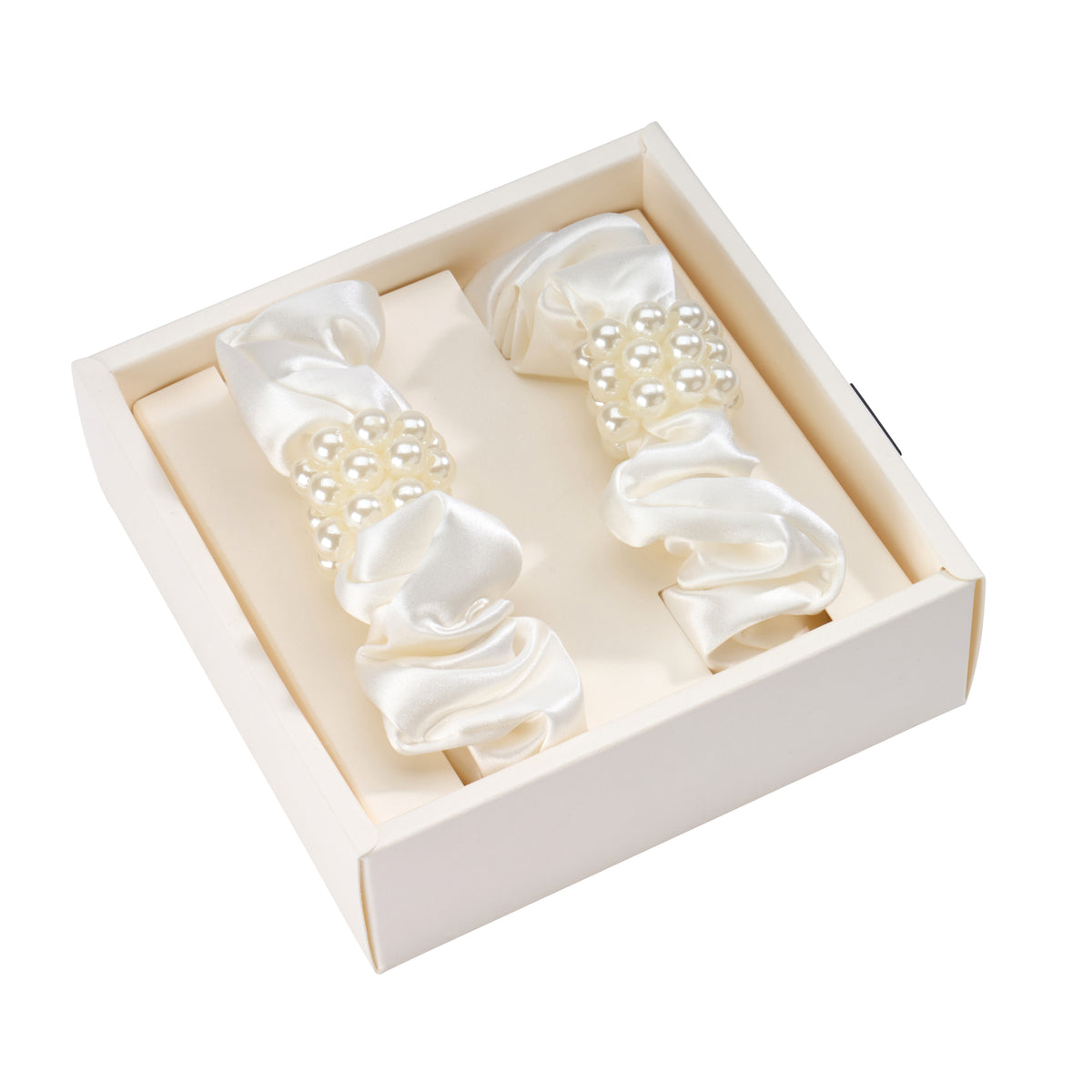 Blissy White Silk Blissy Petite Pearl Scrunchies Detail –