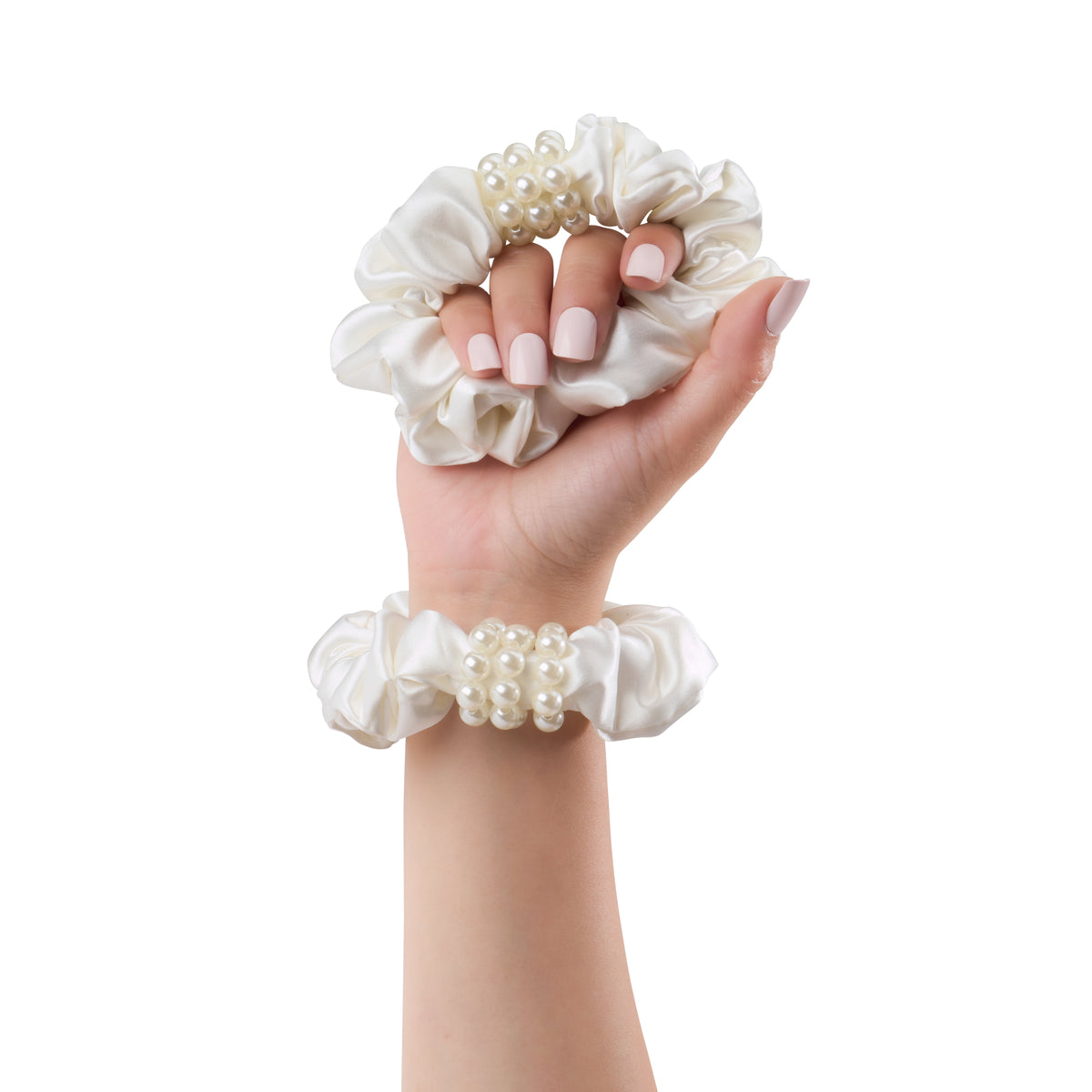 Blissy White Silk Blissy Petite Pearl Scrunchies Detail –