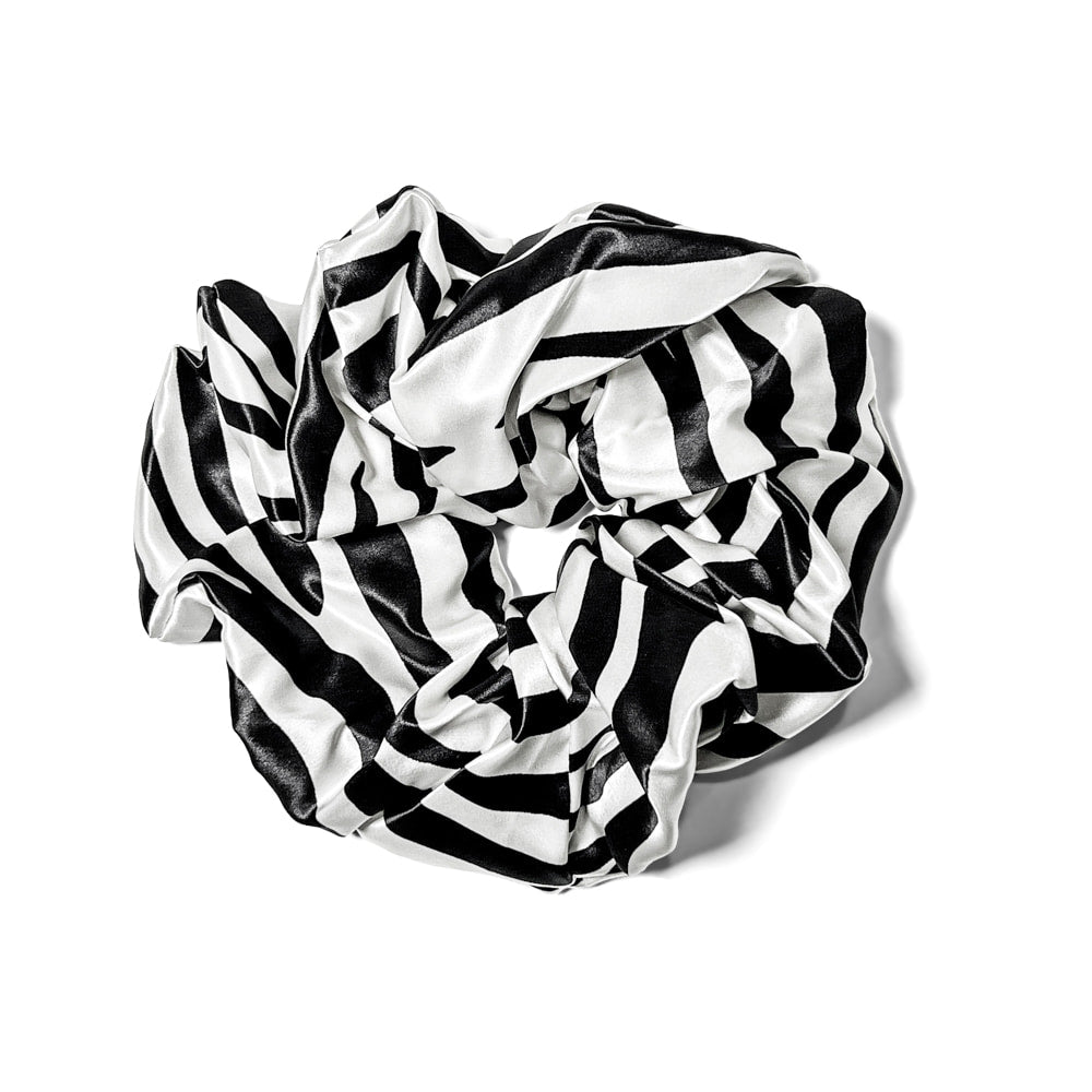 Blissy Zebra Blissy Oversized Scrunchie Lifestyle – Mulberry Silk