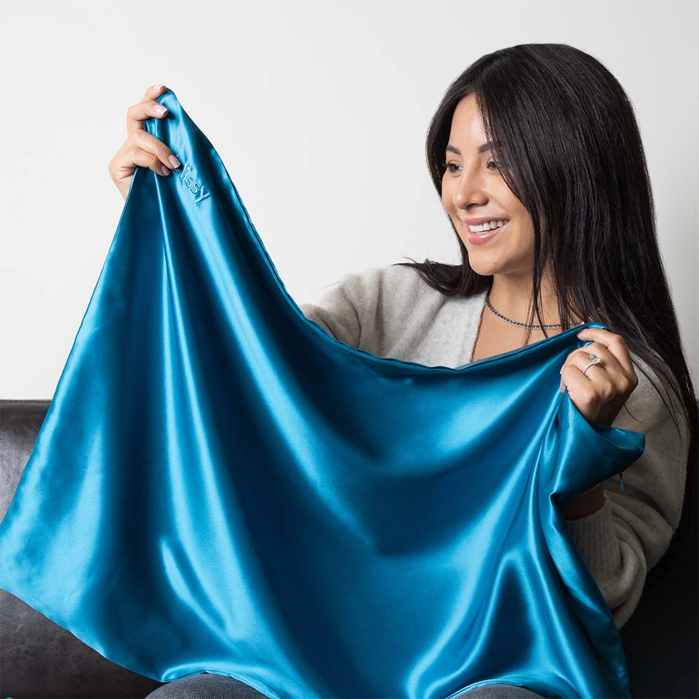 Blissy Aqua Silk Pillowcase Detail – Queen