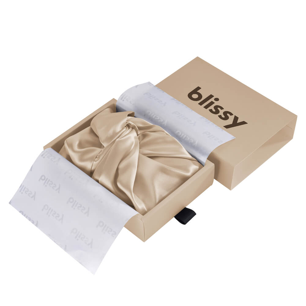 Blissy Champagne Blissy Bonnet Lifestyle – Mulberry Silk