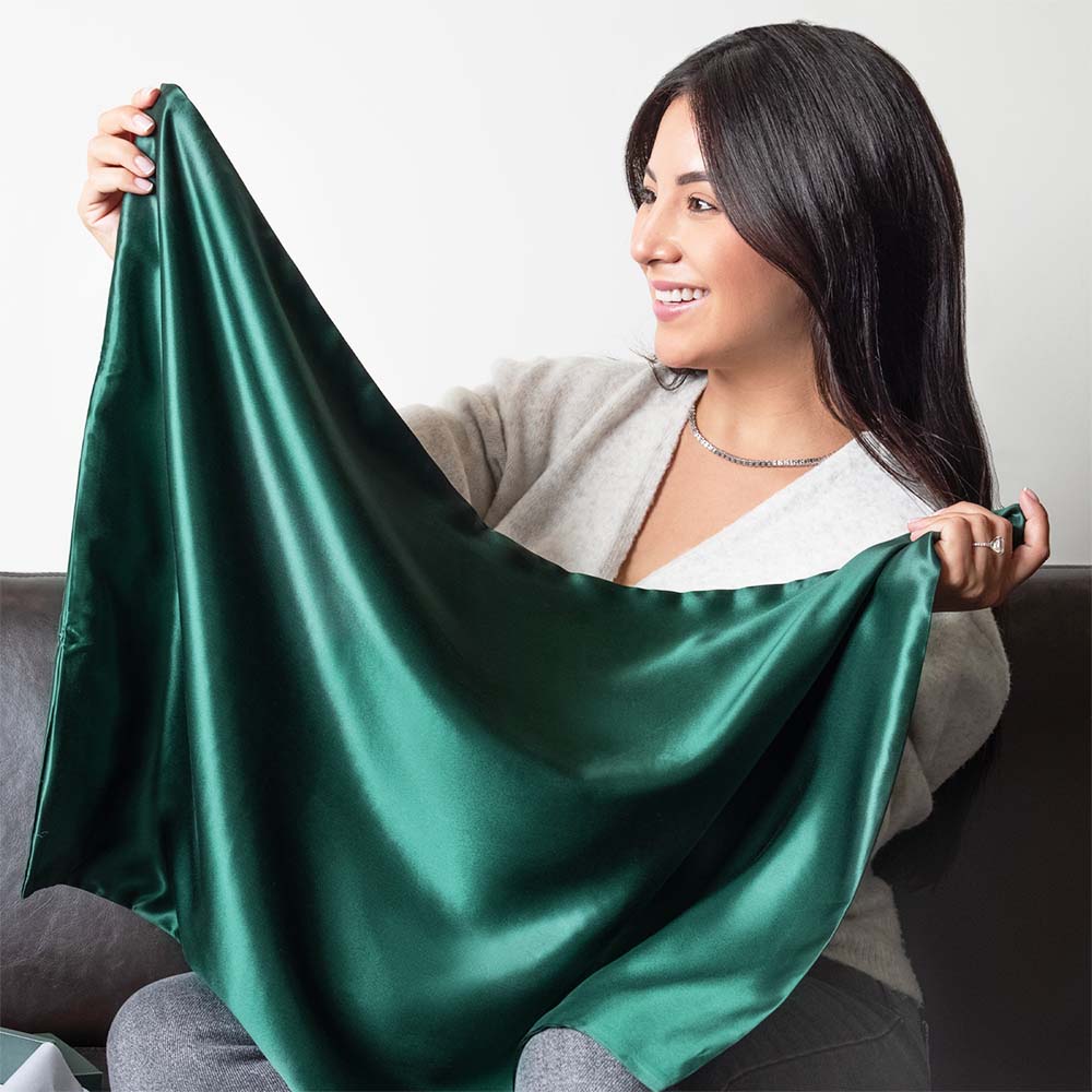 Blissy Emerald Silk Pillowcase Detail – Queen