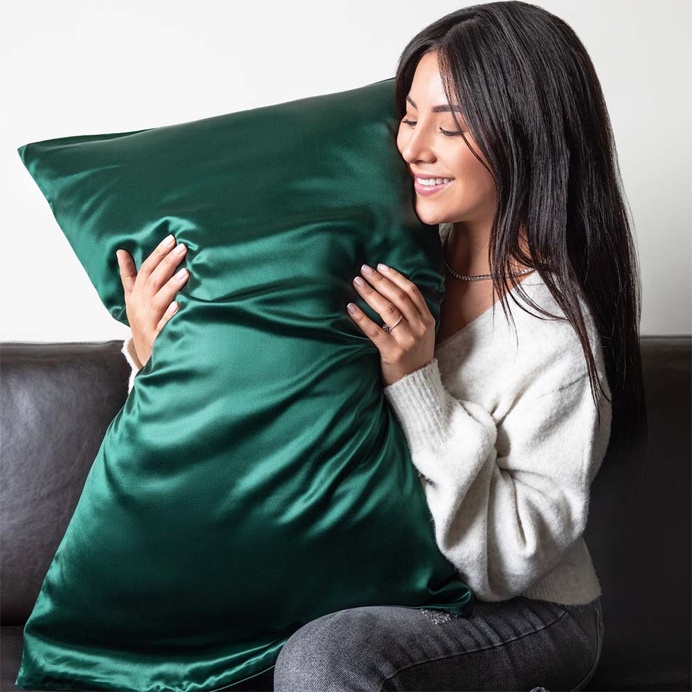 Blissy Queen Emerald Pillowcase Lifestyle – Mulberry Silk