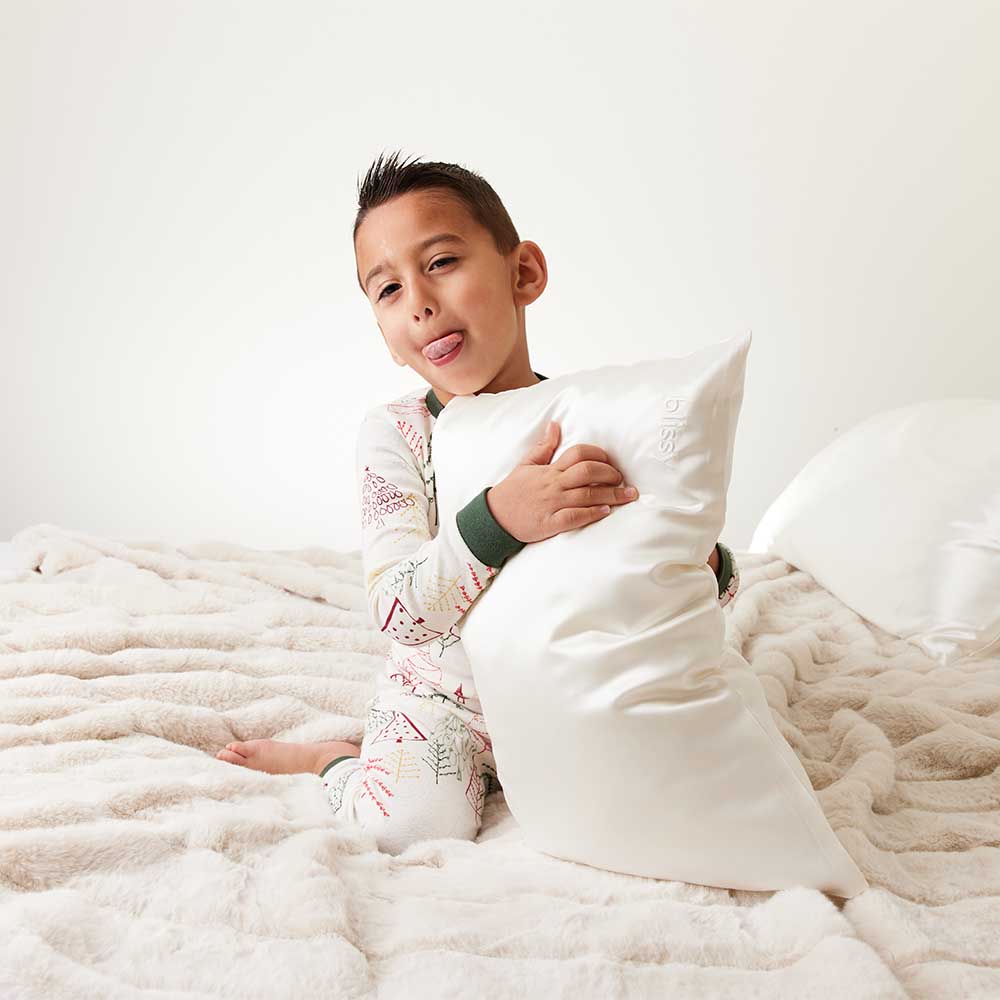Blissy White Silk Pillowcase Detail –