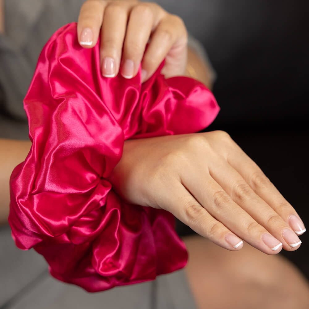 Blissy Hibiscus Blissy Oversized Scrunchie Lifestyle – Mulberry Silk