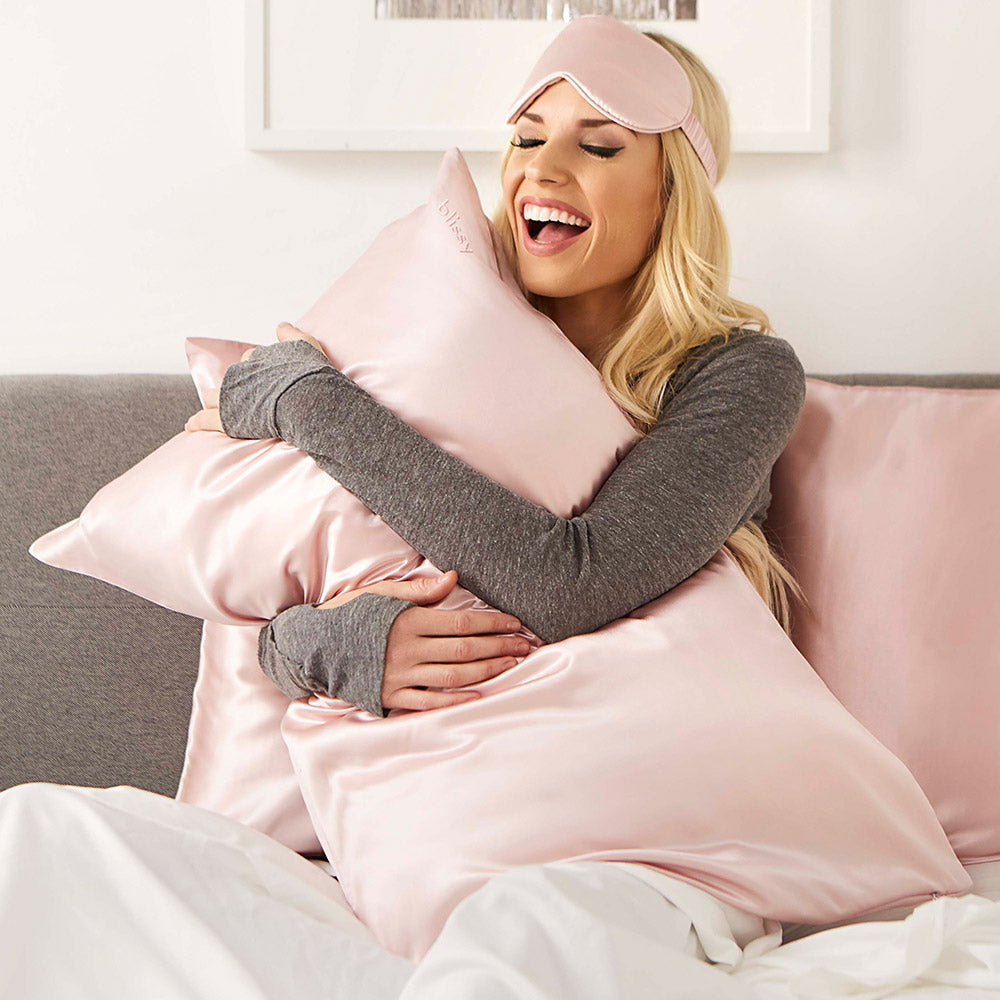 Blissy Pink Silk Sleep Mask Detail –